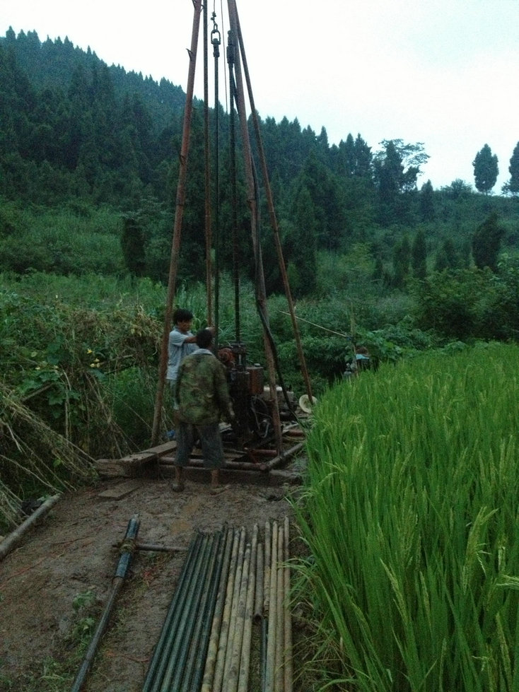 赵子河水库坝址钻探现场